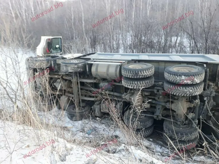 Два грузовика попали в жесткое ДТП в Благовещенском районе