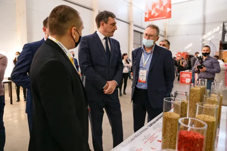 Семенной завод в Благовещенском районе поможет аграриям увеличить урожайность