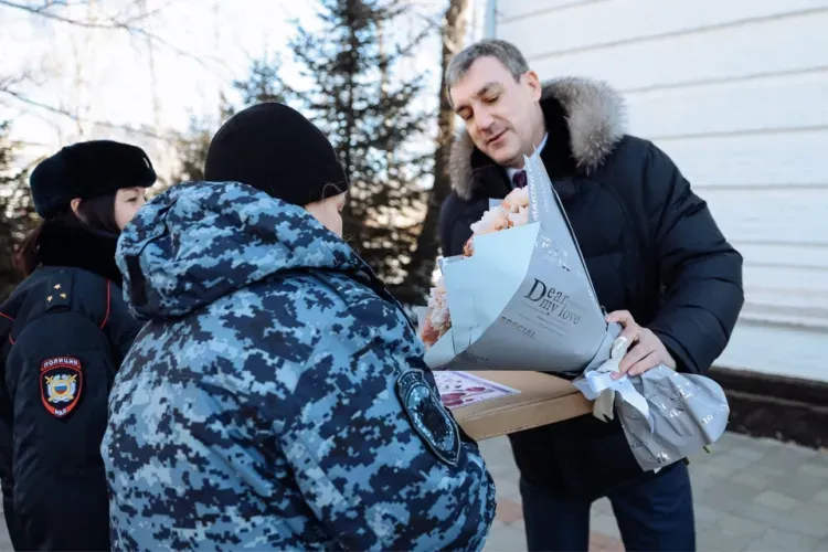 Женщин-кинологов поздравил с наступающим 8 Марта Василий Орлов