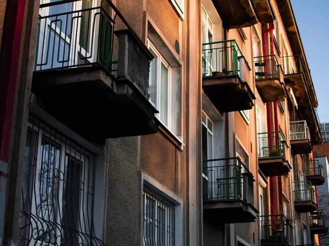 В Благовещенске подозреваемый в краже пытался убежать от полиции через балкон