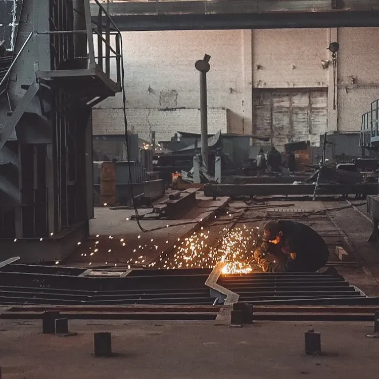 Мастера судостроительного завода в Приамурье будут судить за возгорание в цехе 