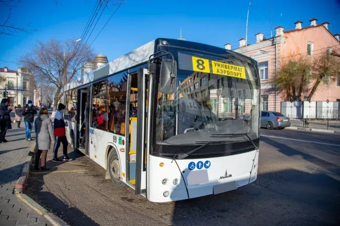 Все автобусы в Благовещенске предлагают сделать в едином цвете 