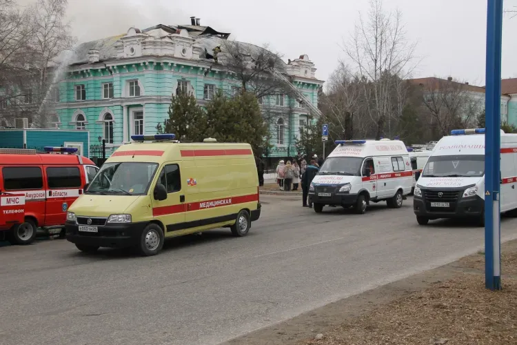 В ликвидации пожара в кардиохирургическом центре участвует даже дрон