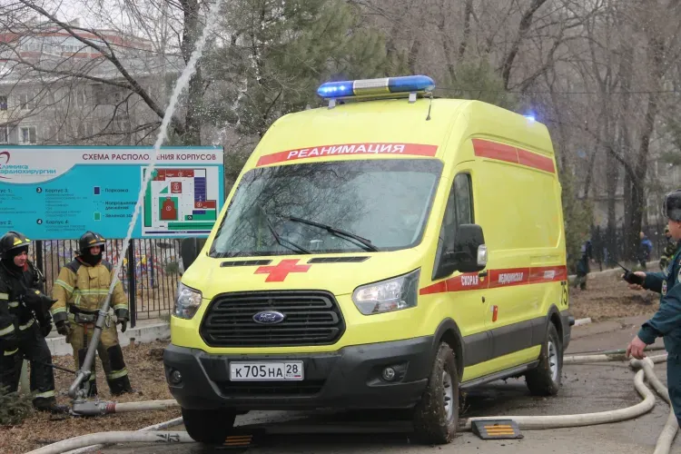 В ликвидации пожара в кардиохирургическом центре участвует даже дрон