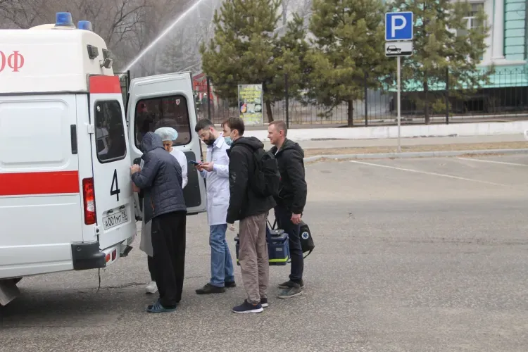 В ликвидации пожара в кардиохирургическом центре участвует даже дрон