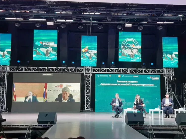 Василий Орлов рассказал о формировании городской среды на онлайн-форуме