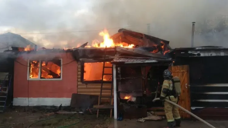 Двухэтажный коттедж сгорел во Владимировке Благовещенского района