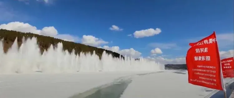 Лед на Амуре начали взрывать в китайском уезде напротив Сковородинского района