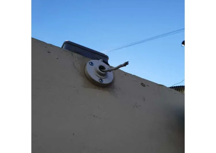 В Благовещенске 11-летний вандал сломал уличную видеокамеру в сквере возле кинотеатра