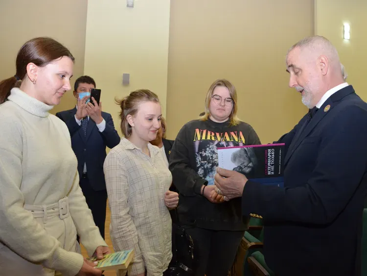 В Амурскую область приехал ветеринар, лечивший питомцев Владимира Путина и Юрия Никулина
