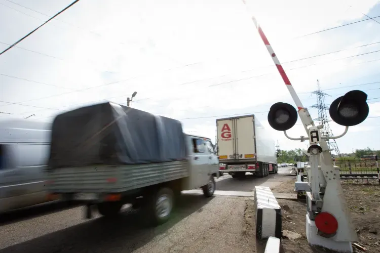 Количество случаев нарушения водителями правил дорожного движения на переездах ЗабЖД увеличилось на 12% с начала года