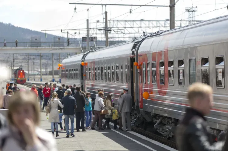 Многодетные семьи смогут покупать билеты на летние поезда со скидкой 20%