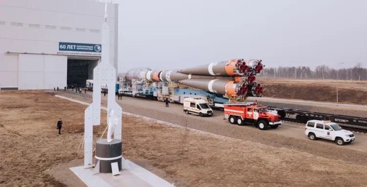 Ракету "Союз-2.1б" со спутниками вывезли на стартовый комплекс Восточного