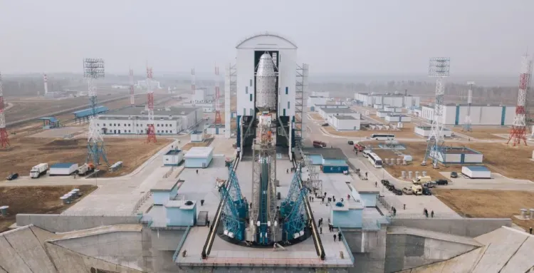 Ракету "Союз-2.1б" со спутниками вывезли на стартовый комплекс Восточного