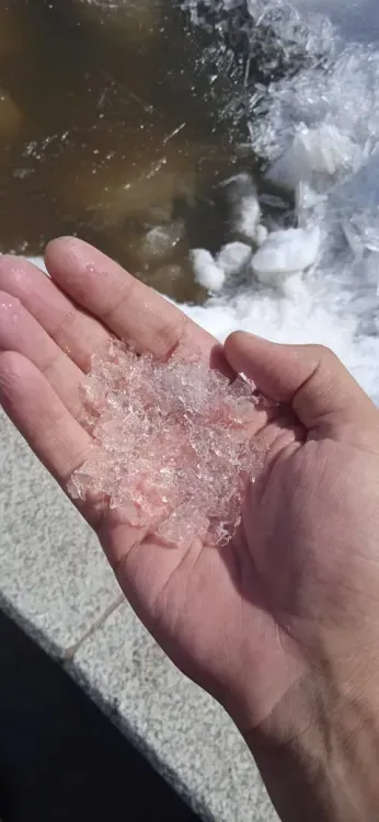 Лед наступает на набережную Амура в Благовещенске