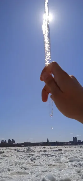 Лед наступает на набережную Амура в Благовещенске