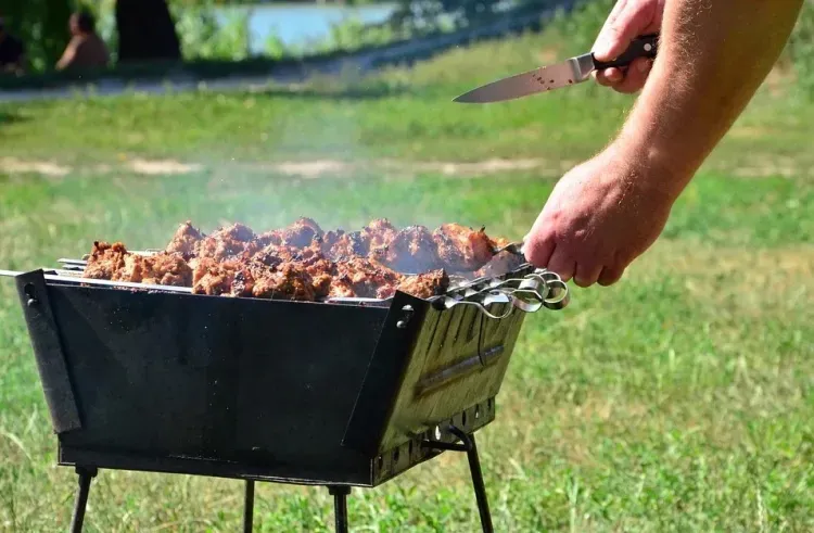 Мангалы бросились массово закупать россияне после продления майских праздников