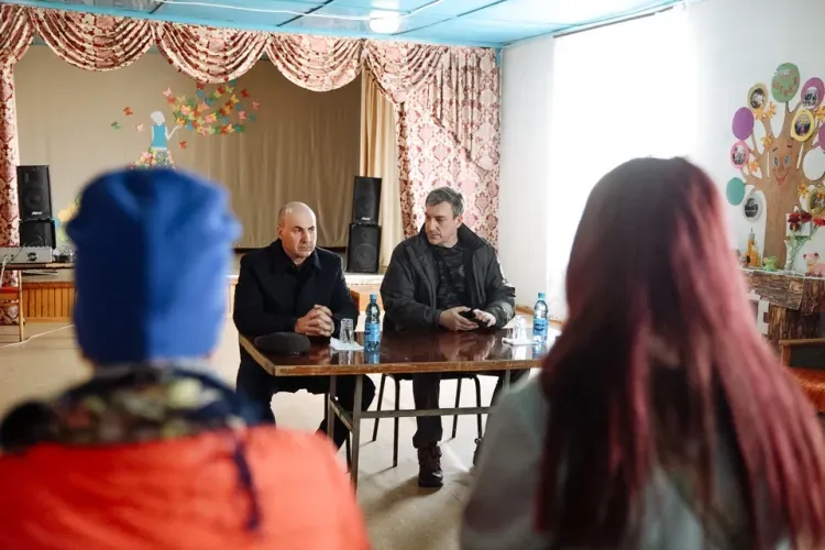 Василий Орлов встретился с амурчанами, потерявшими жилье в пожаре в Шимановском районе