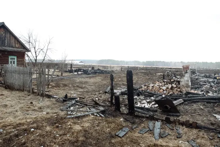 Василий Орлов встретился с амурчанами, потерявшими жилье в пожаре в Шимановском районе