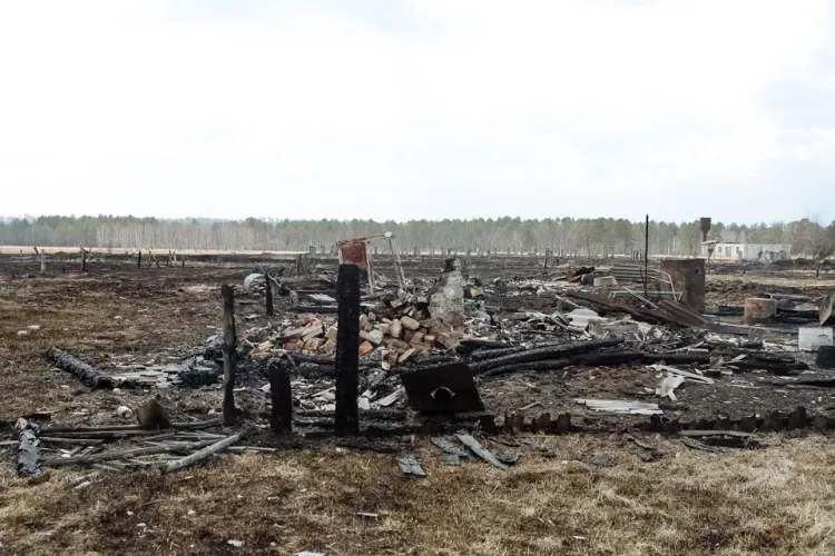 Василий Орлов встретился с амурчанами, потерявшими жилье в пожаре в Шимановском районе