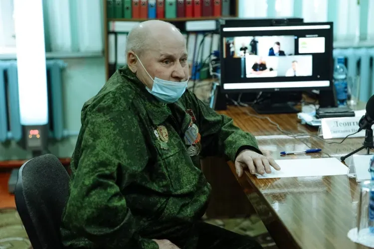 На проблемы в медицине и плохой интернет пожаловались Василию Орлову шимановцы