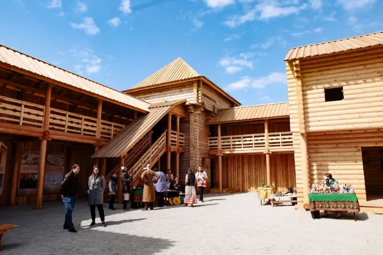 Василий Орлов открыл копию Албазинского острога в амурском парке "Патриот"