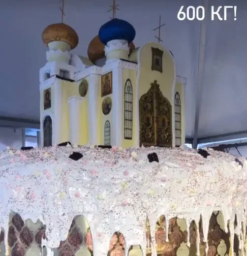 Огромный кулич весом 600 кг испекли во Владивостоке