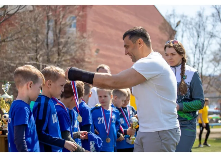 В футбол сыграли представители власти Благовещенска и Амурской области