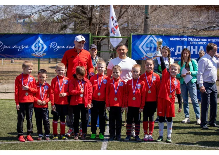 В футбол сыграли представители власти Благовещенска и Амурской области