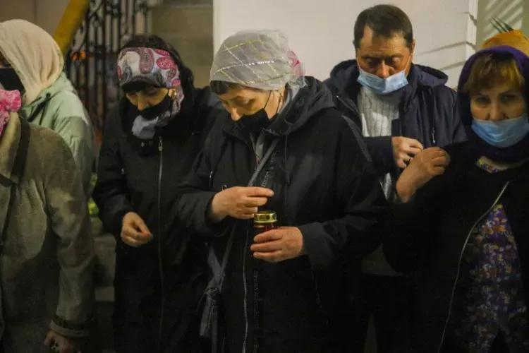 Праздник Пасхи отмечают амурчане в храмах