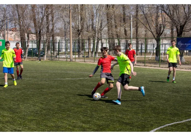 В футбол сыграли представители власти Благовещенска и Амурской области