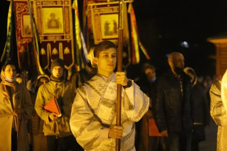 Праздник Пасхи отмечают амурчане в храмах