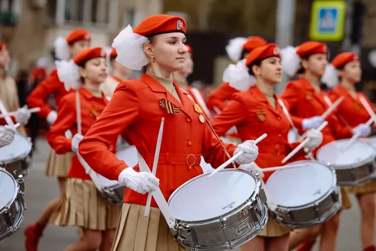 Парад Победы и портреты фронтовиков: амурчане празднуют 9 Мая