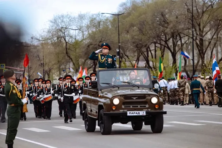 Парад Победы и портреты фронтовиков: амурчане празднуют 9 Мая