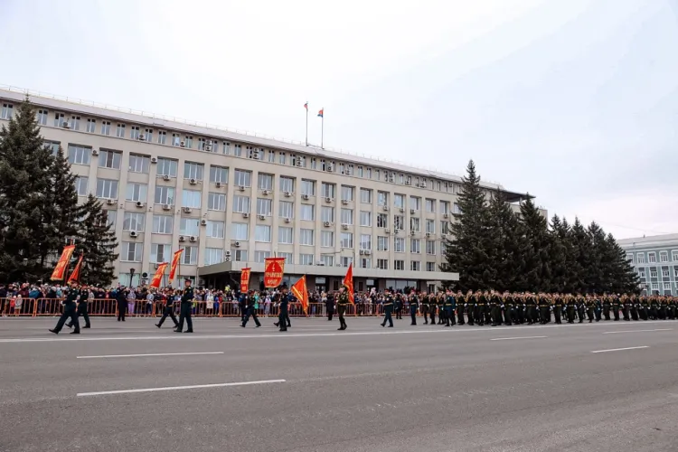 Парад Победы и портреты фронтовиков: амурчане празднуют 9 Мая