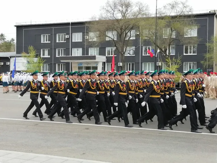 Парад Победы и портреты фронтовиков: амурчане празднуют 9 Мая