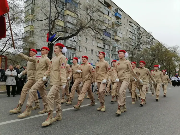 Парад Победы и портреты фронтовиков: амурчане празднуют 9 Мая