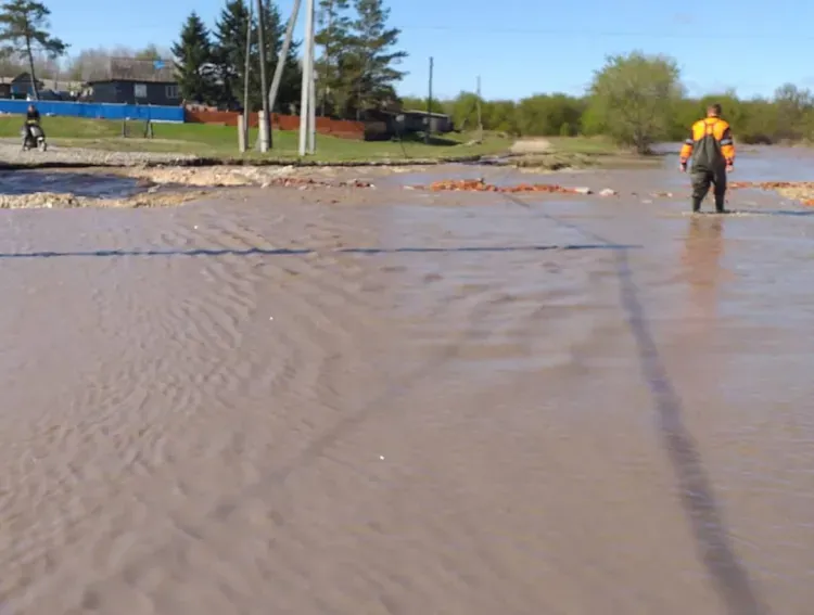 Дожди привели к паводкам в Ромненском и Белогорском округах
