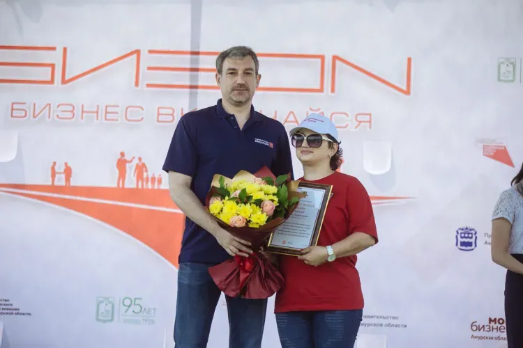 Василий Орлов поздравил амурских предпринимателей с профессиональным праздником