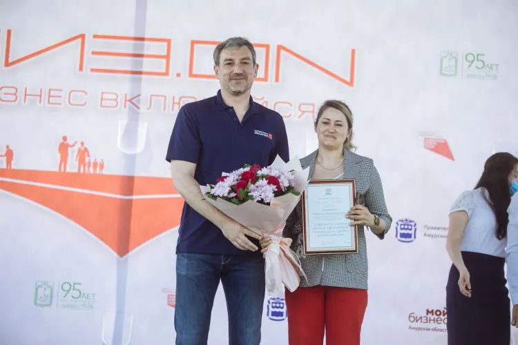 Василий Орлов поздравил амурских предпринимателей с профессиональным праздником