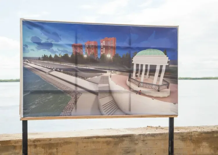 Высокий уровень воды в Зее в Благовещенске осложнил строительство набережной