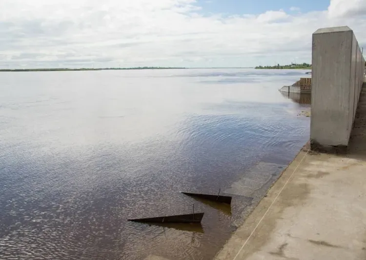 Высокий уровень воды в Зее в Благовещенске осложнил строительство набережной