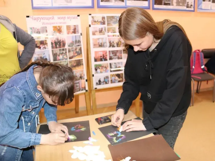 Творческие мастер-классы устроили для детей в Сковородине в праздничный день