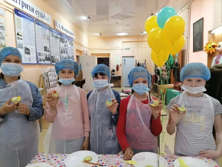 Творческие мастер-классы устроили для детей в Сковородине в праздничный день