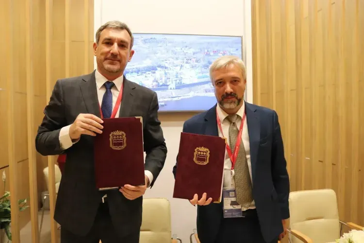 Василий Орлов подписал соглашения с руководителями РЖД и Россотрудничеством