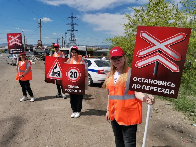 Железнодорожники напомнили автомобилистам о правилах пересечения переездов 