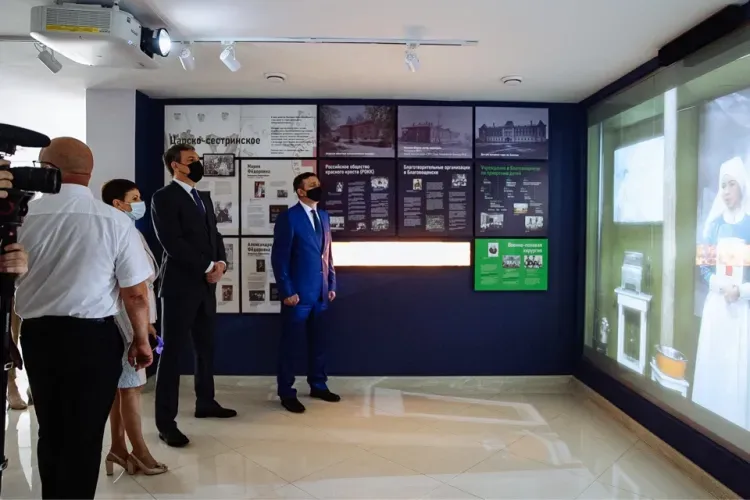 Медиков с профессиональным праздником поздравили первые лица области