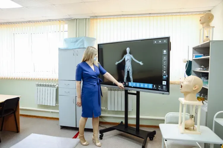 Медиков с профессиональным праздником поздравили первые лица области