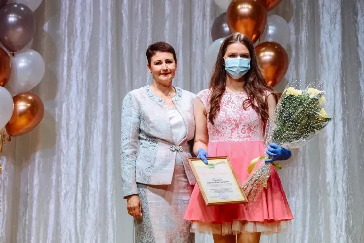 Медиков с профессиональным праздником поздравили первые лица области