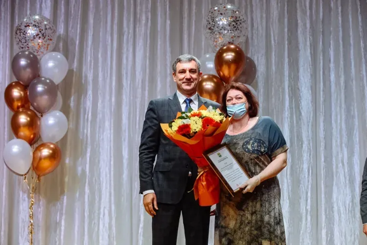 Медиков с профессиональным праздником поздравили первые лица области